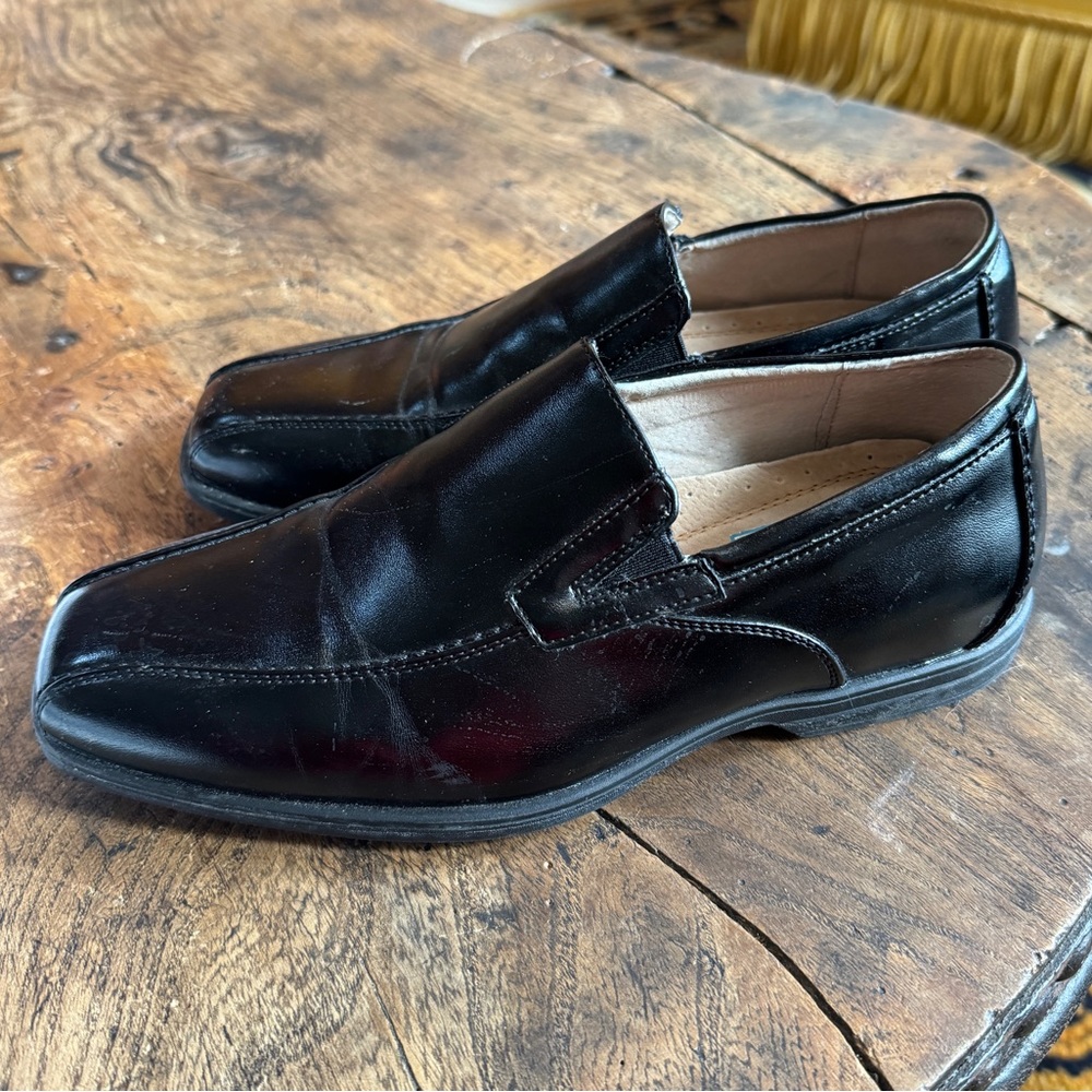 Black Florsheim kids size 4.5
